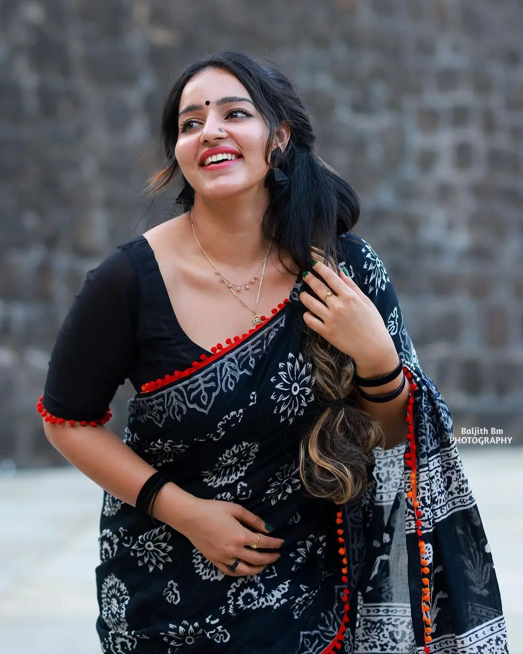 Malayalam Actress Malavika Menon Pics In Black Saree Blouse